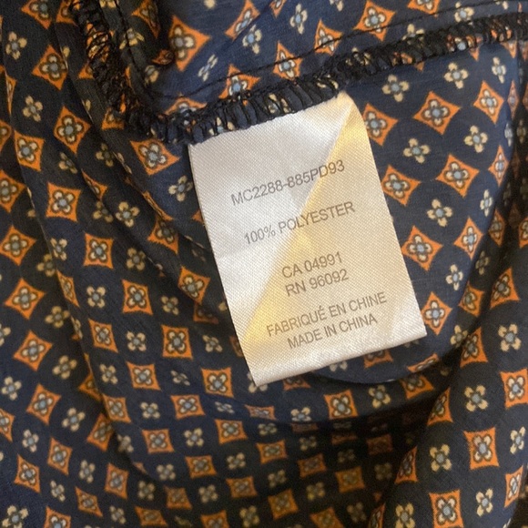 Long sleeve Lila Rose blouse with two button cuffed sleeves - Picture 4 of 6